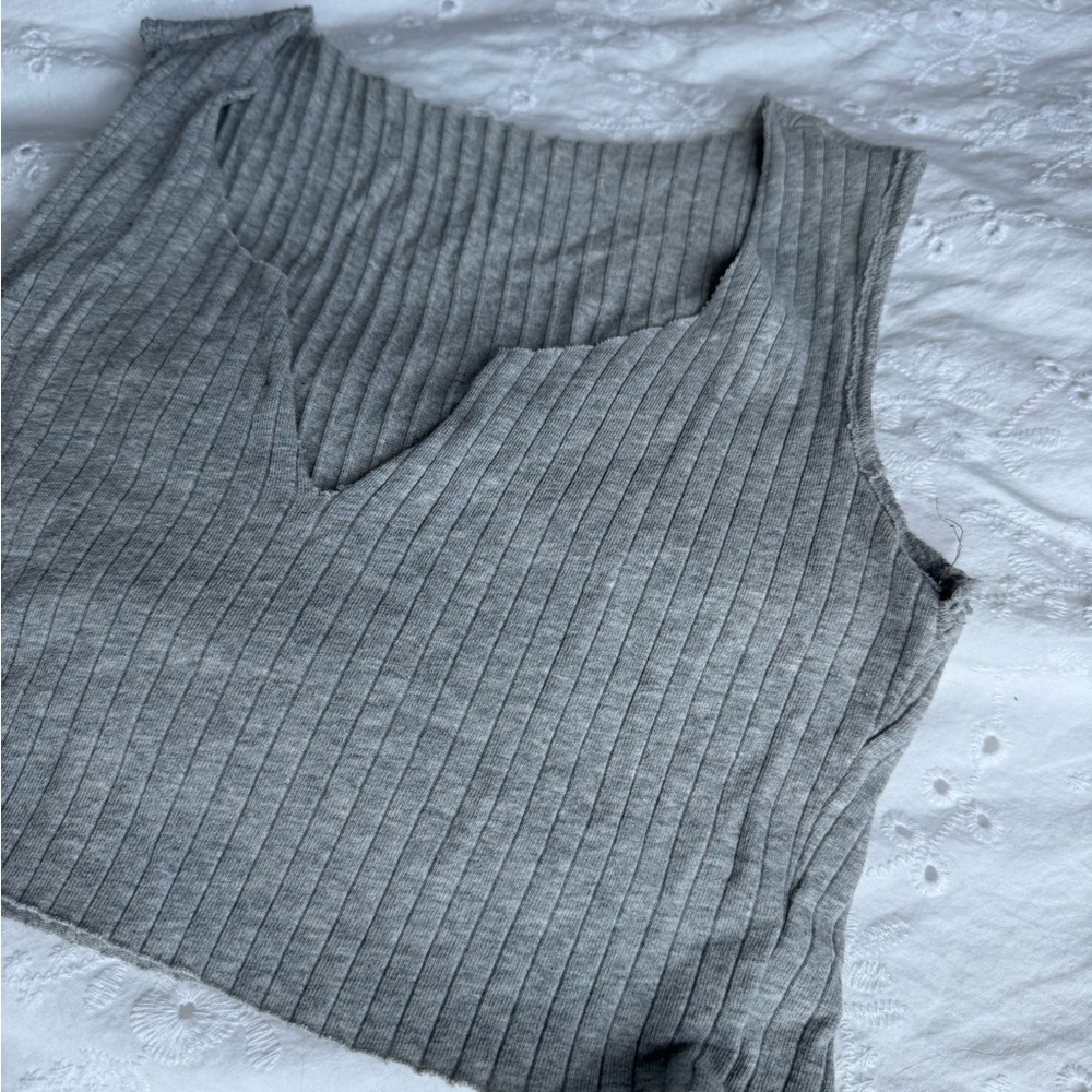 Gray Ribbed Sleeveless Top - Picture 2 of 5